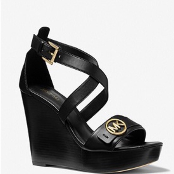 MICHAEL KORKS CARMEN FAUX LEATHER WEDGE BLACK SANDALS - Picture 2 of 5